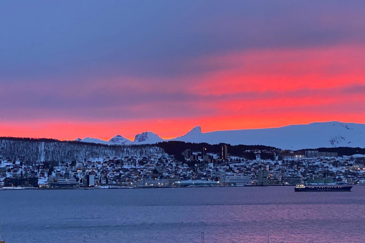 Appartement Polar Arctic View - Free Parking! à Tromsø Extérieur photo
